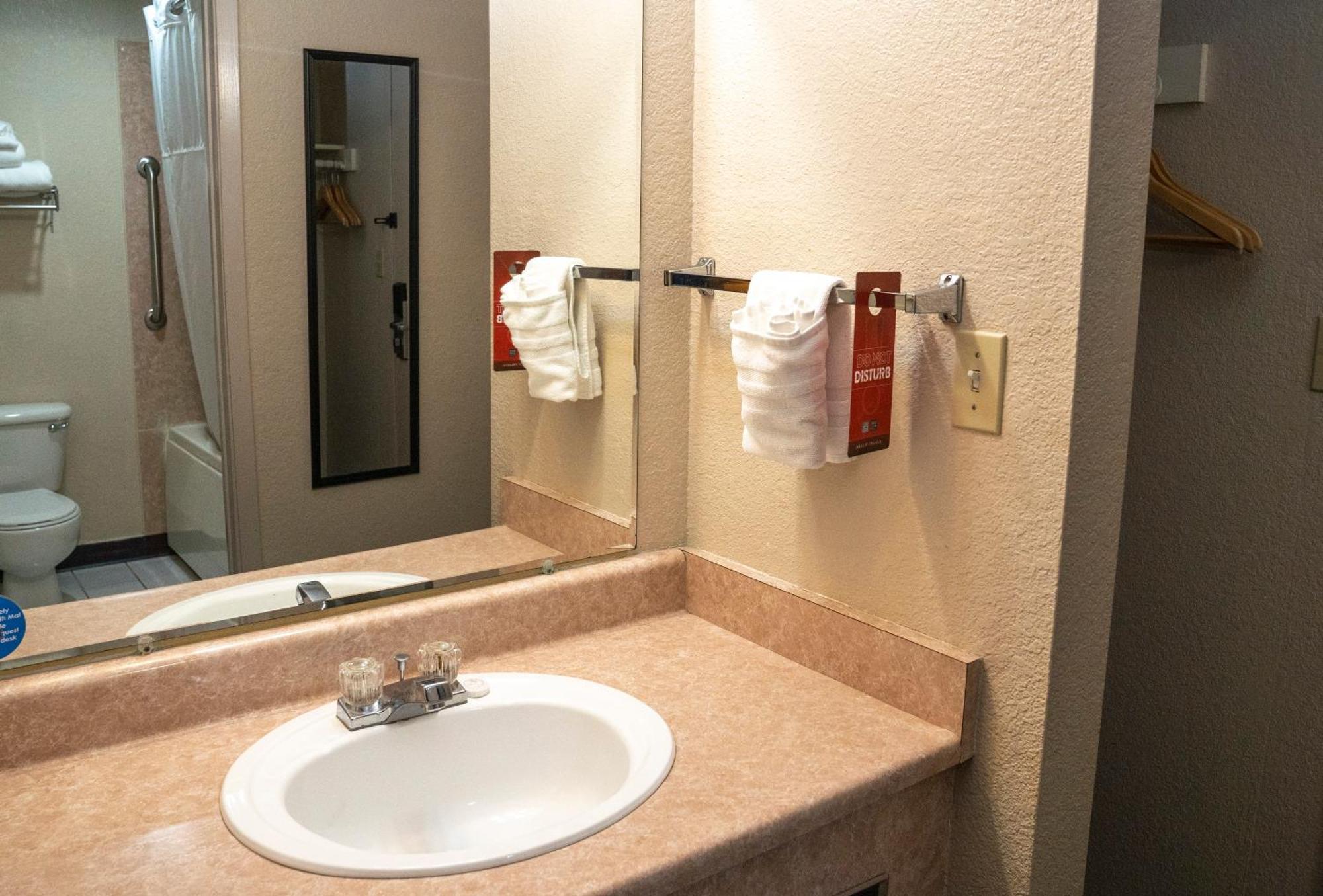 Americas Best Value Inn לינווד מראה חיצוני תמונה