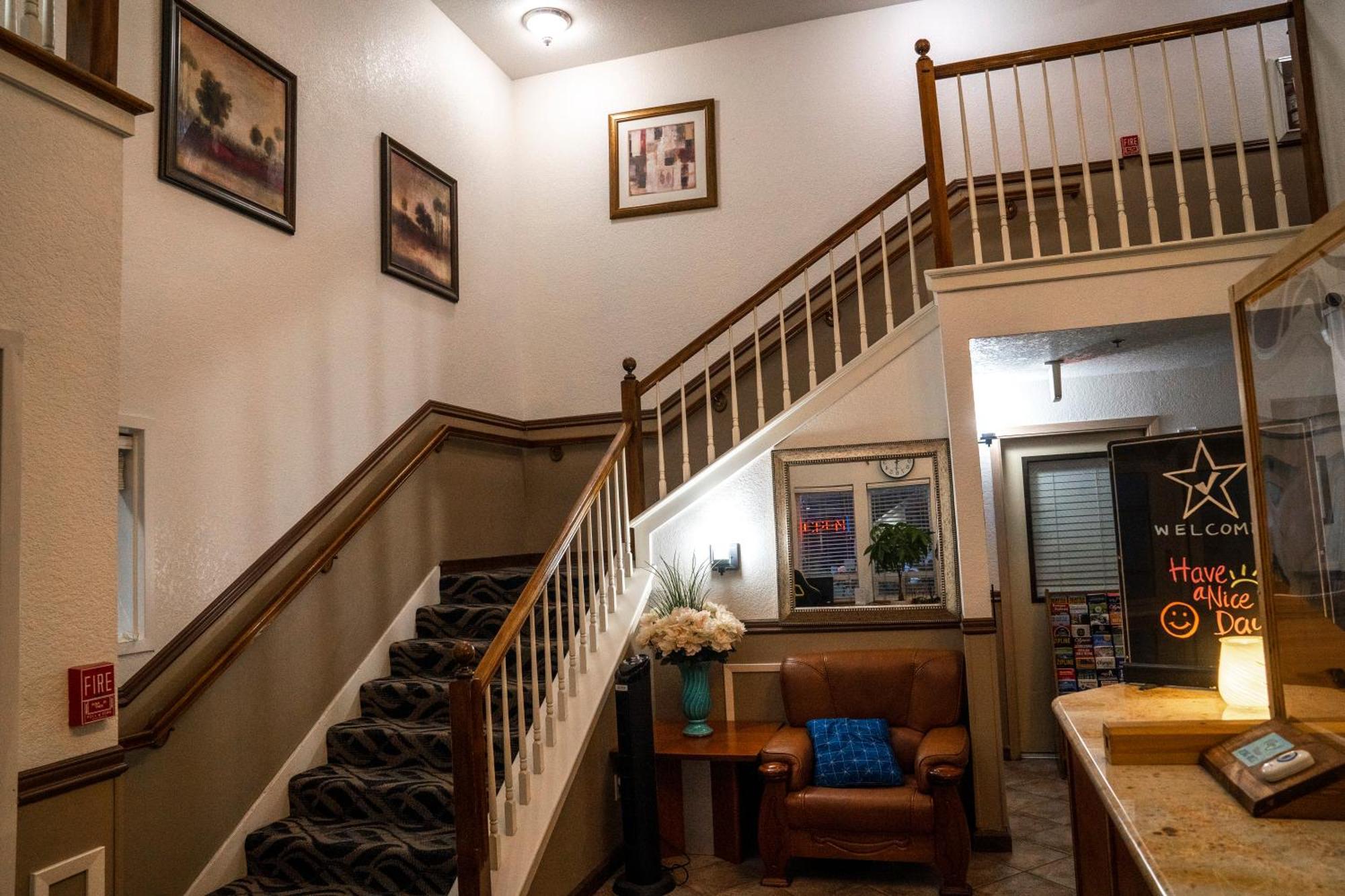 Americas Best Value Inn לינווד מראה חיצוני תמונה
